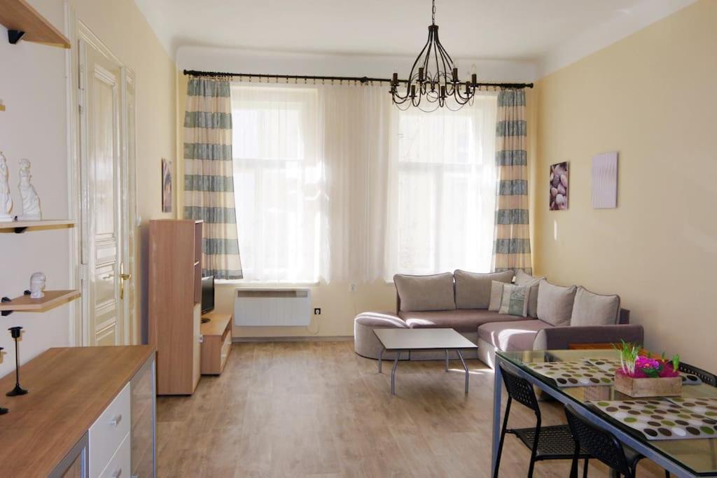 Big In The Center Apartment Prague